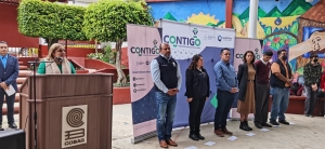 Lupita Ramírez Plaza  Realizó entrega de tabletas en el COBAQ 23 de Ahuacatlán de Guadalupe