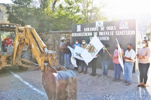 Rehabilitaran drenaje sanitario en San Juanico