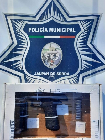 Ponen a disposición federal un  vehículo y un arma de fuego