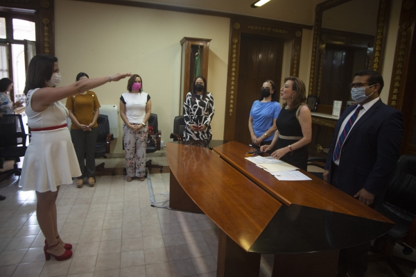 Arlette Elizabeth López Ruíz protesta como nueva directora del Registro Público de la Propiedad y del Archivo General de Notarías del Estado de Querétaro