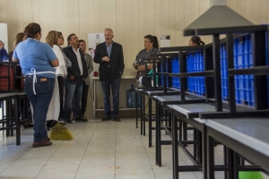 Enrique Vega recorrió las instalaciones de la primaria y se comprometió a continuar apoyando a la educación en su municipio.