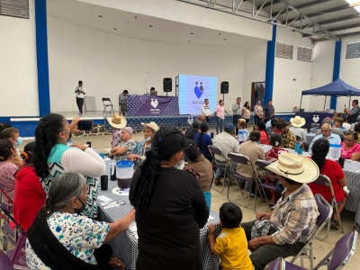 Llevan a Ahuacatlán de Guadalupe el Programa Integral de Atención a Personas Adultas Mayores “Más vida”.