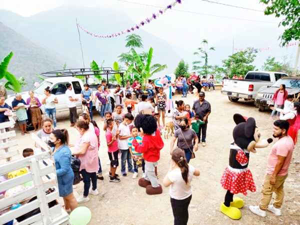 Realizan caravana por el día del niñ@