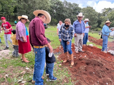 Supervisa Lupita Ramírez obra  en la localidad de Puerto Colorado 