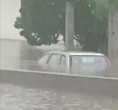 #AlMomento | Reportan cierre de carretera estatal 100 por inundación.