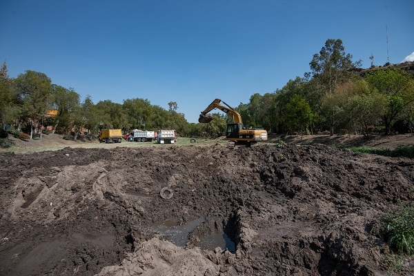 Realiza El Marqués desazolve del río Querétaro en la zona de La Cañada