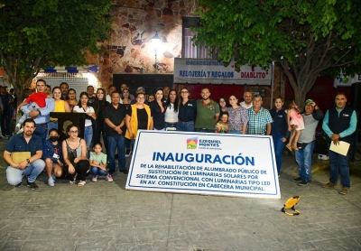 Inaugura Lupita Pérez la rehabilitación de alumbrado público en la Av. Constitución