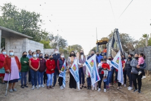 Lupita Pérez da arranque de obra en la calle A. Pozo Balbas