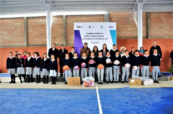 Entrega Mejoramiento de Escuela Telesecundaria “13 de Septiembre de 1847” Lupita Alcántara con el Vocal Ejecutivo de la CEA Enrique Abedrop Rodríguez