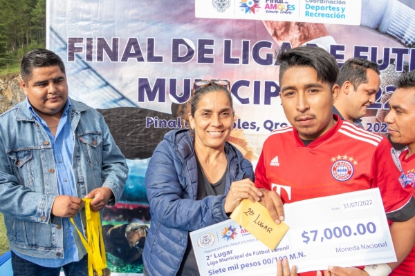 Premian a ganadores de la liga Municipal de Fútbol