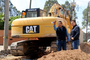 Supervisa Toño Mejía obra en la colonia Vista Hermosa