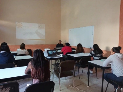 Mujeres de Cadereyta toman curso de manejo