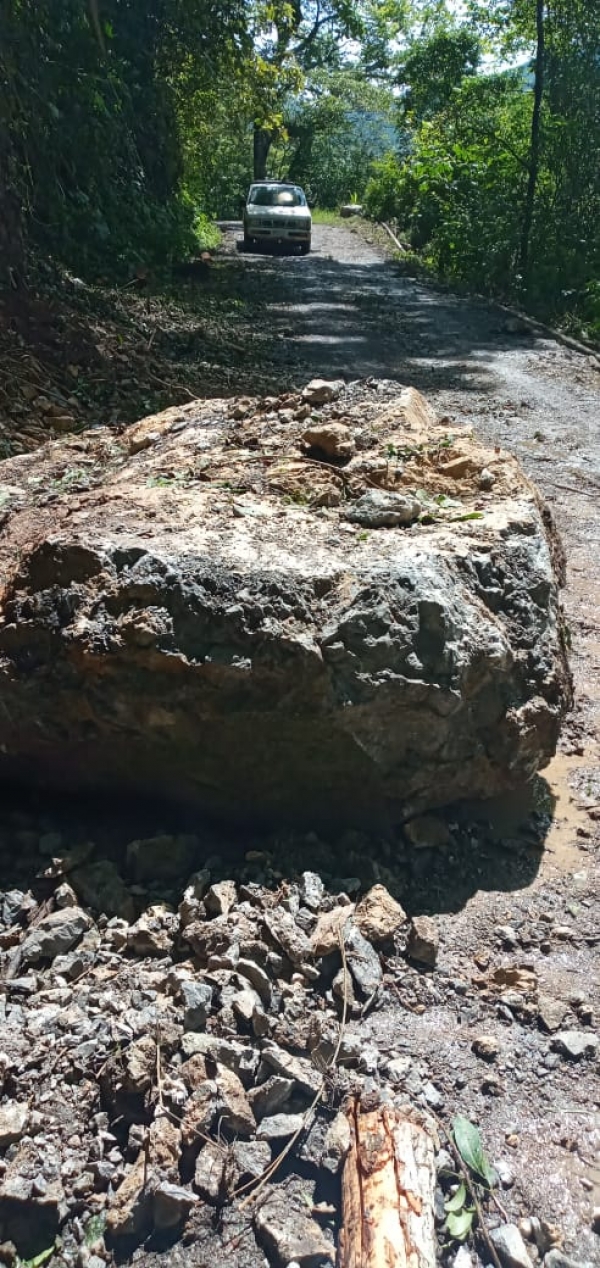 Atienden derrumbes en Santa Inés, Rincón, El Humo y Neblinas.