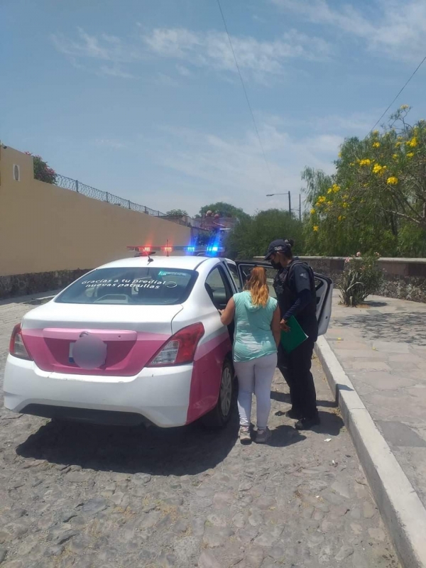 Policías de la SSPM evitan que mujer se lanzara al vacío