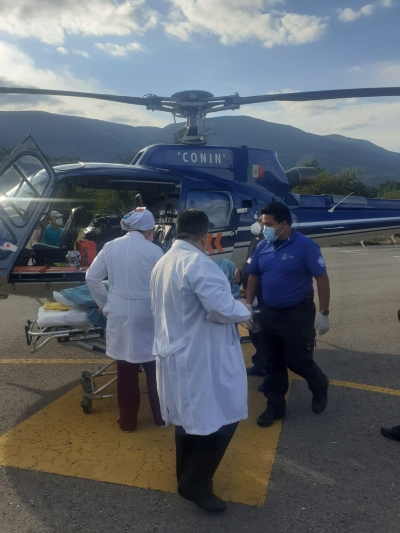 Trasladaron vía aérea a joven que cayera de su caballo