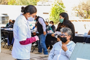 Brindan servicios de salud y apoyos sociales, a habitantes de Toliman